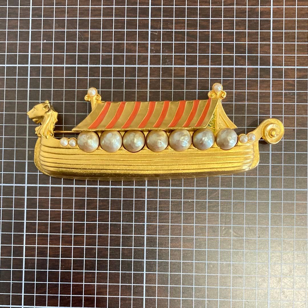 超希少デザイン ❤️カール・ラガーフェルド❤️ 龍頭鷁首風のブローチ