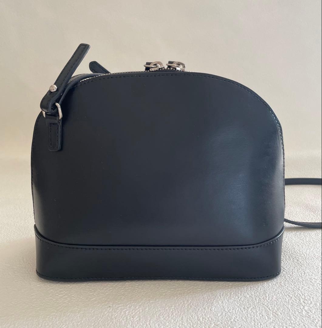 【YAHKI（ヤーキ）】ラウンドショルダーレザーバッグ　BLACK YAHKI（ヤーキ）の「YAHKI（ヤーキ）ラウンドショルダーバッグ