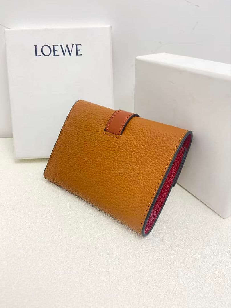LOEWEブラウンレザ一ミつ折り財布