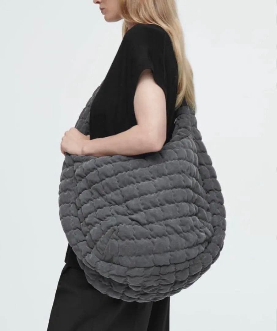 COS オーバーサイズ キルトショルダーバッグ グレー - メルカリ