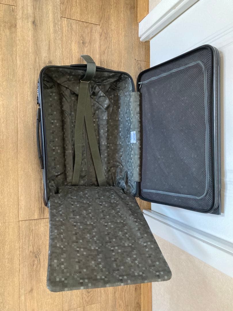 リモワサルサ2輪 デジタル迷彩仕様 最新TSA搭載☆艶消黒35ℓ機内持込