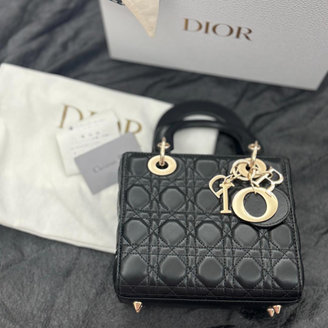 ロゴチャーム ラムスキン ショルダー 24時間以内発送 - メルカリ