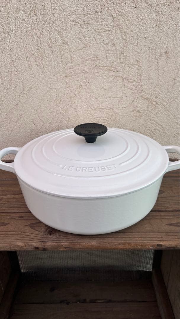 LE CREUSET 両手鍋 24センチ鍋 人気カラーデューン - メルカリ