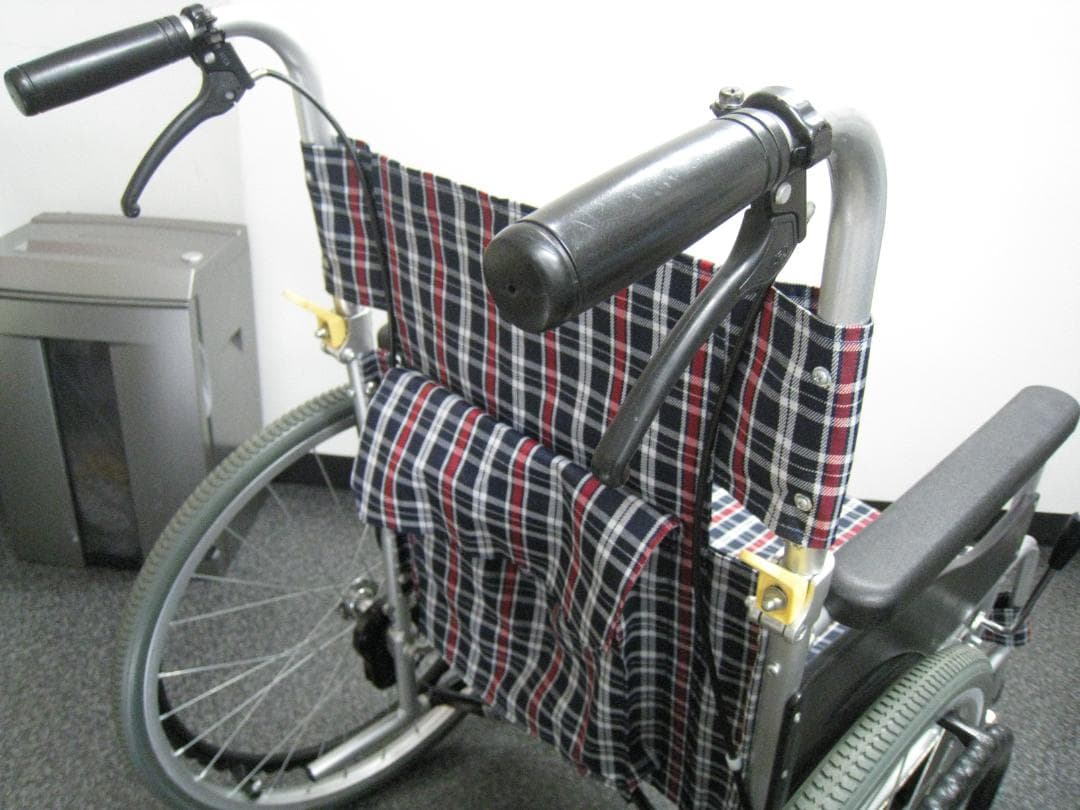 【送料無料】自走式車椅子 ノーパンク 日進医療器 NEO-1　⑭