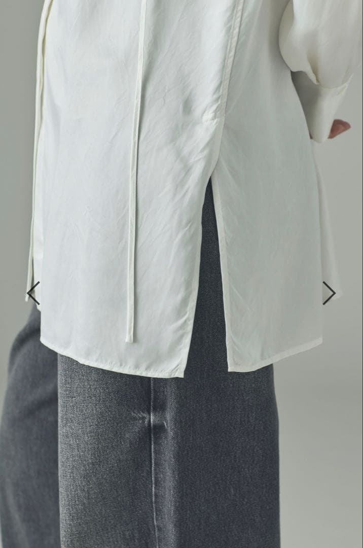 【新品未使用】カレンソロジー 今期 キュプラサテンシャツ ホワイト