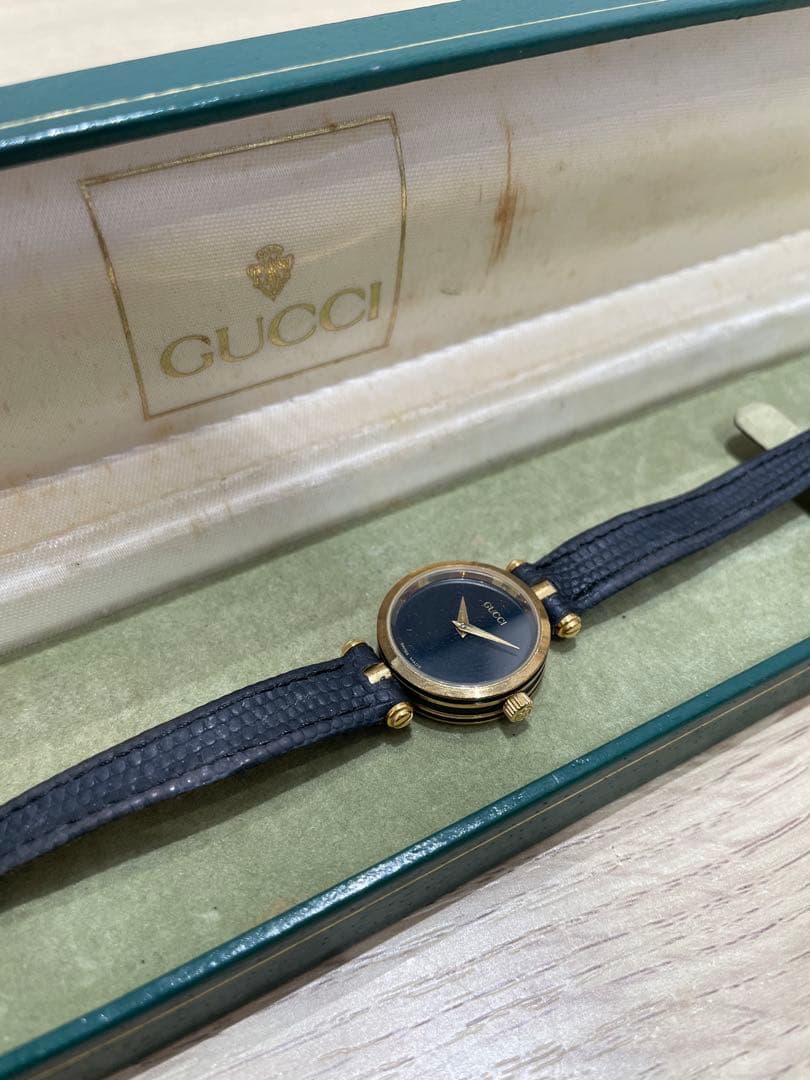 GUCCI アナログ腕時計 ブラック ゴールド - メルカリ