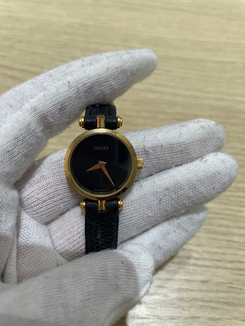 GUCCI アナログ腕時計 ブラック ゴールド - メルカリ