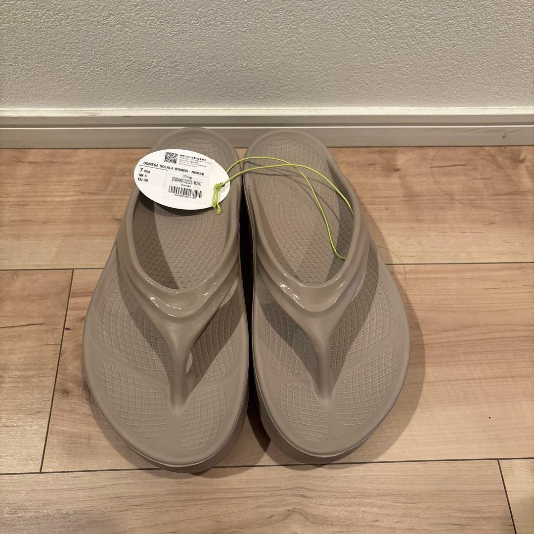 美品　正規　OOFOS リカバリーサンダル　oomega US7 24cm OOFOS（ウーフォス） 正規品 ウーメガ OOmega リカバリーサンダル