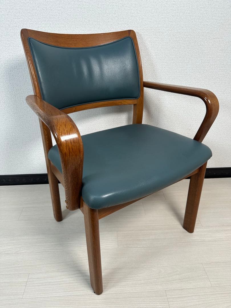 （1/6）飛騨産業 キツツキ アームチェア ダイニングチェア 革 木製 ※i4※