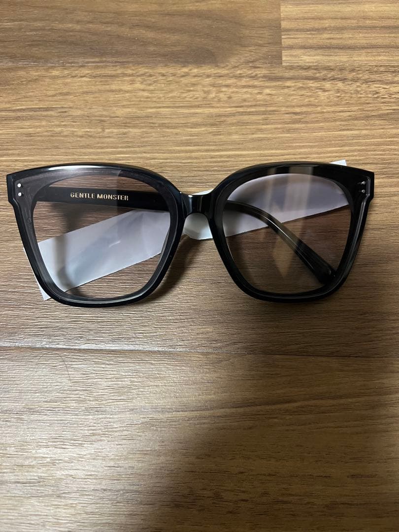 GENTLE MONSTER ジェントルモンスターブラサングラス GENTLE MONSTER⟡.·*.♥ ・ 人生で初めてお値段高めのサングラス
