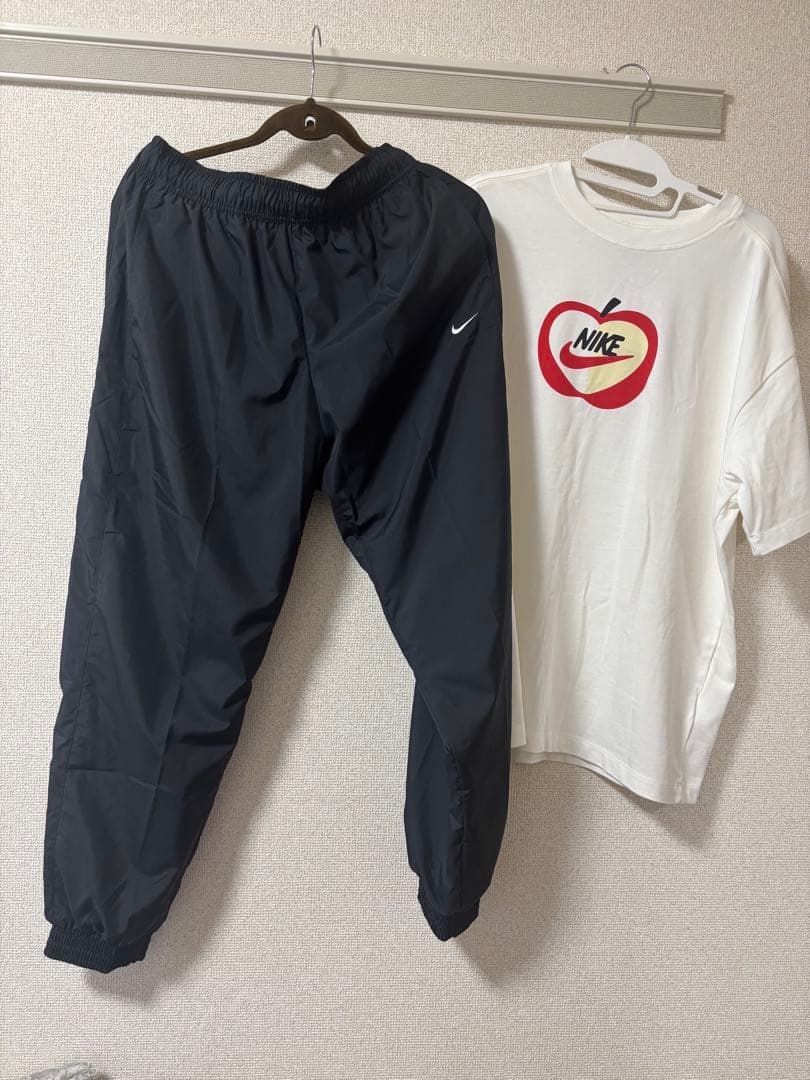 NIKE リンゴロゴTシャツと黒パンツセット ナイキ(NIKE) Tシャツ 半袖 NSW SSNL CLUB TシャツLB FZ5418-010