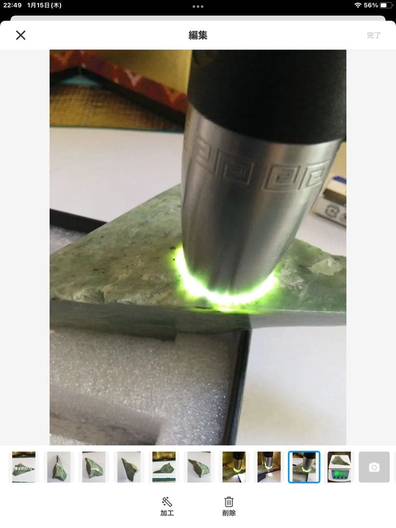 日高翡翠原石　宝石質　極上品　透過エメラルドグリーン