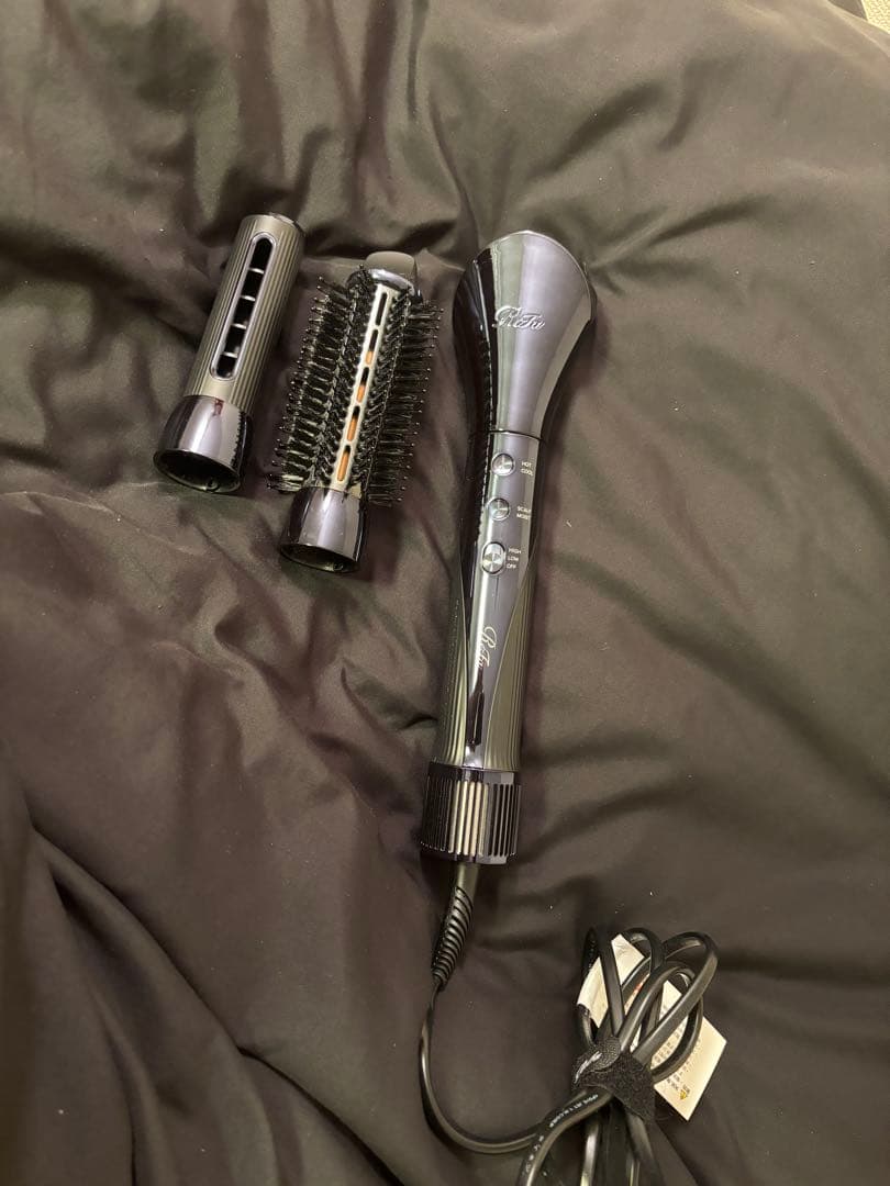 リファ ヘアリセッター 本体のみ／動作良好 根元も気持ちも、上向きに。 「ふわつやリフト」で髪に自信が満ちて