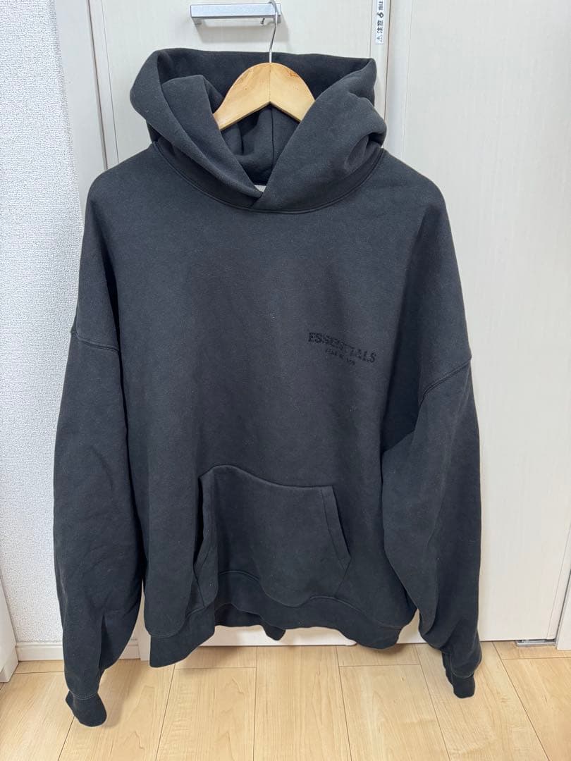ESSENTIALS フード付きパーカー ブラック - メルカリ