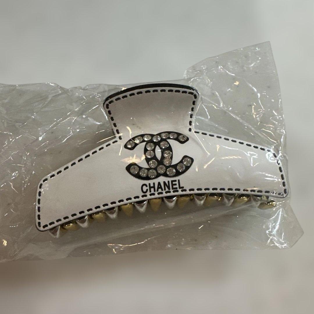 シャネル バレッタ CHANEL ヘアクリップ ノベルティ - メルカリ