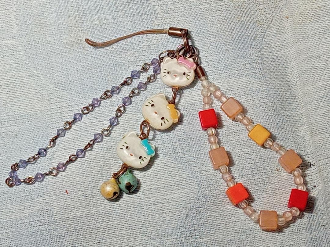 au A3014S ハローキティコラボモデル ガラケー ジャンク品 希少 レア