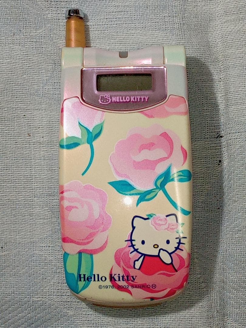 au A3014S ハローキティコラボモデル ガラケー ジャンク品 希少 レア