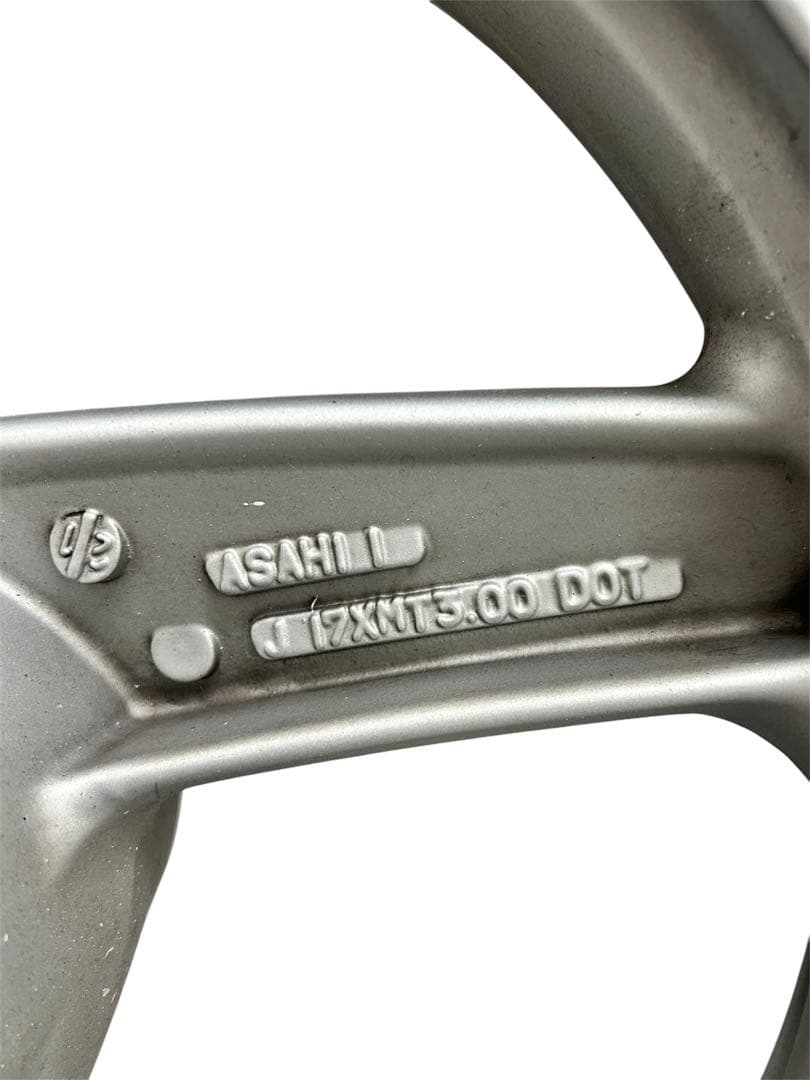 ZRX400実働から取り外し180太足スイングアーム、前後ホイールその他セット