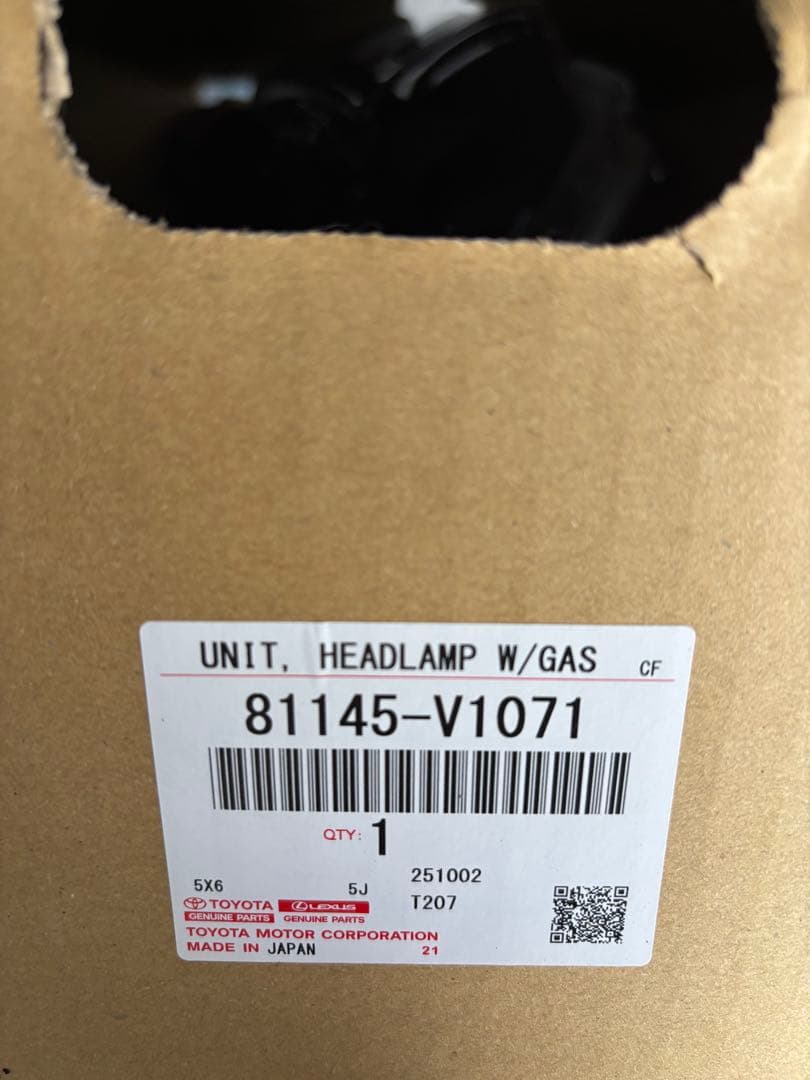 90ノア　右ヘッドライト