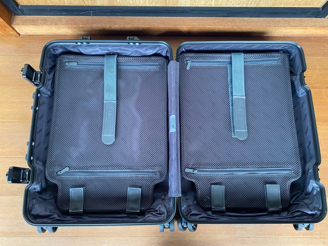 リモワ トパーズ ステルス　RIMOWA Black 4輪