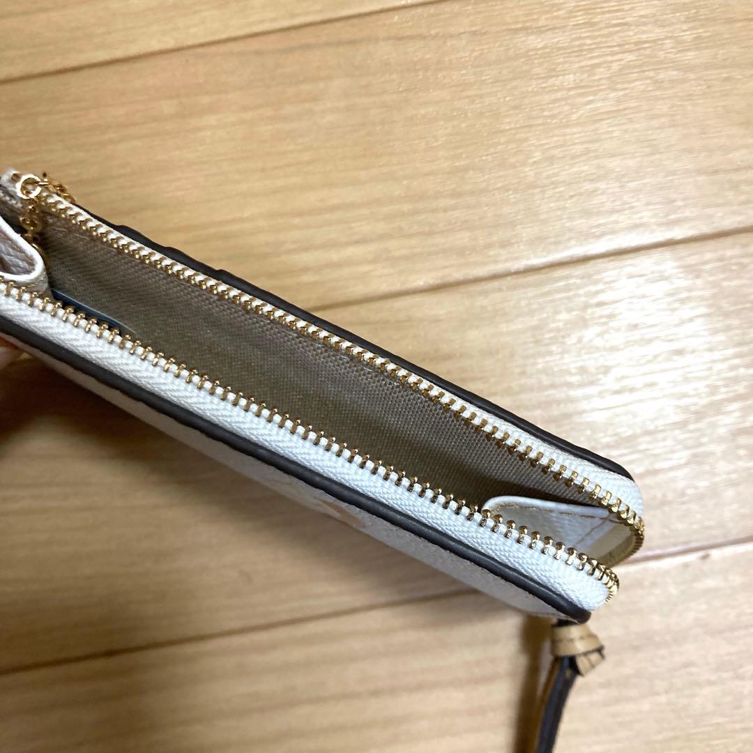 新品未使用 COLE HAAN カードケース 干支 馬 午年 白 コインケース