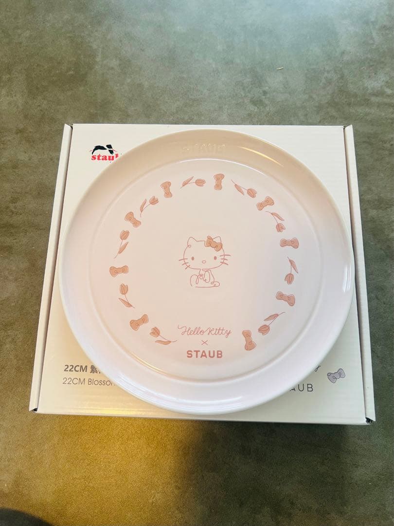 日本未発売　海外限定　STAUB ハローキティ　皿 2枚セット 22CM
