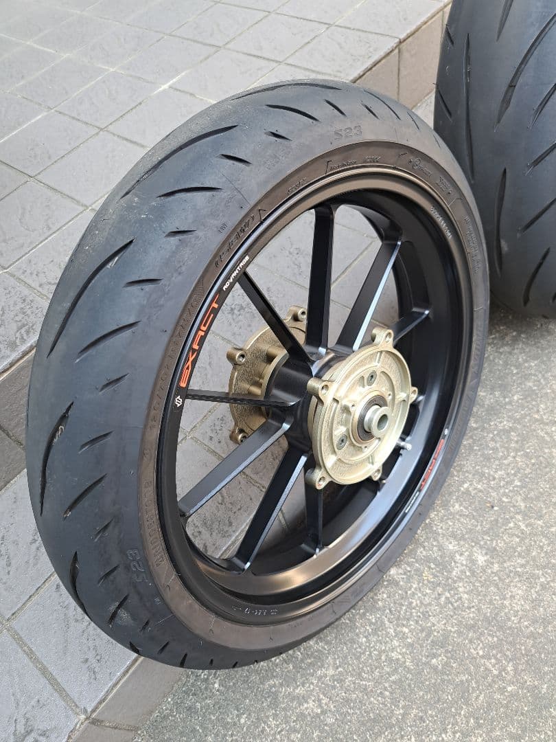 美品】ZX-4R イグザクトアルミ鍛造ホイール前後S23タイヤ付き