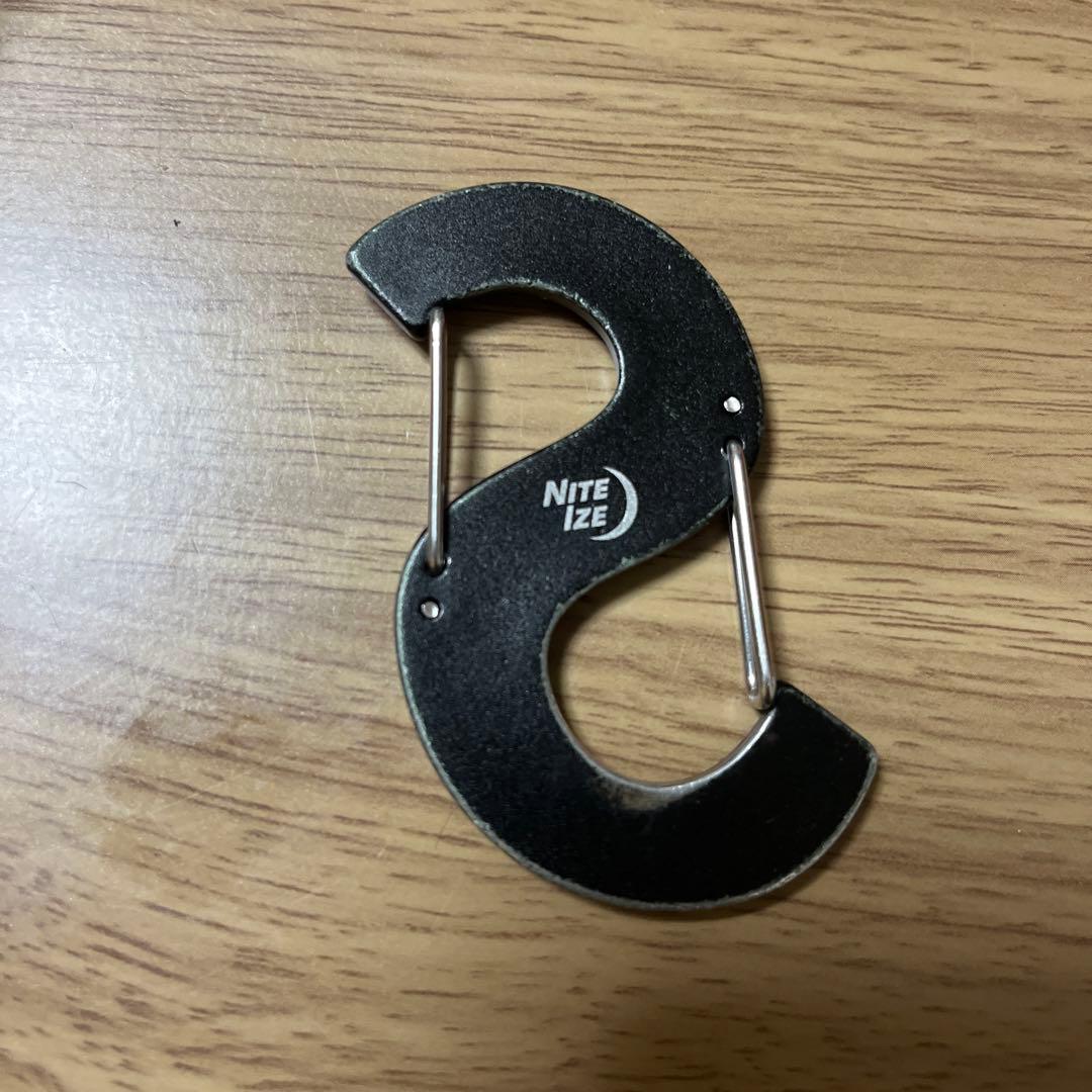 supreme sロゴ カラビナ - メルカリ