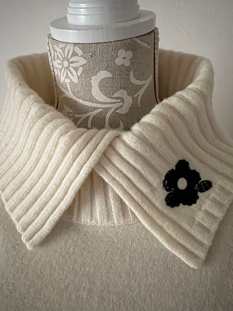 エムズグレイシー リブ襟 花モチーフ 長袖ニット38 - メルカリ