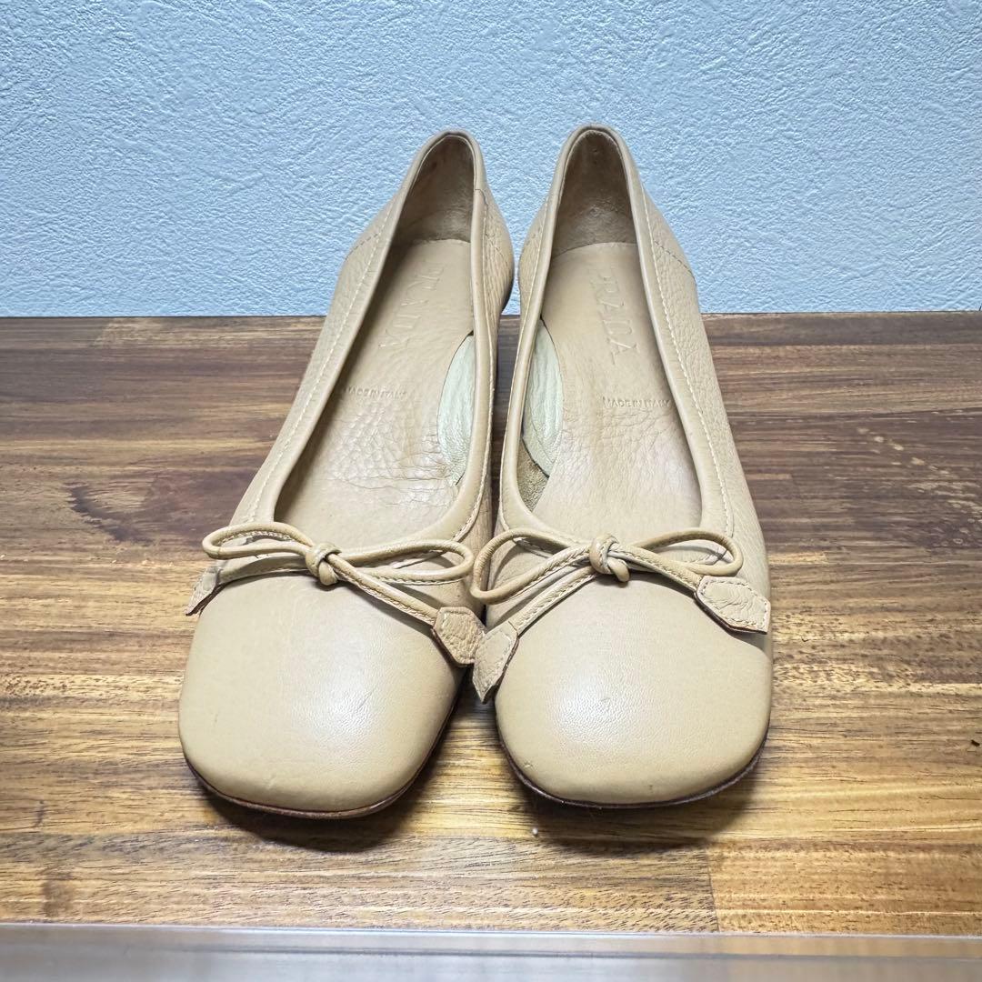 PRADA ベージュ リボン付きバレエシューズ 低ヒール - メルカリ