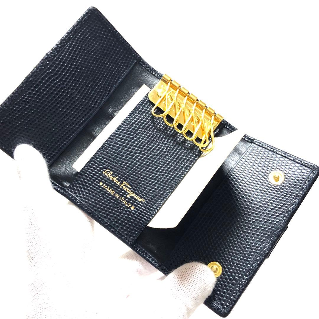 未使用 フェラガモ キーケース ヴァラリボン リザード型押 ネイビー