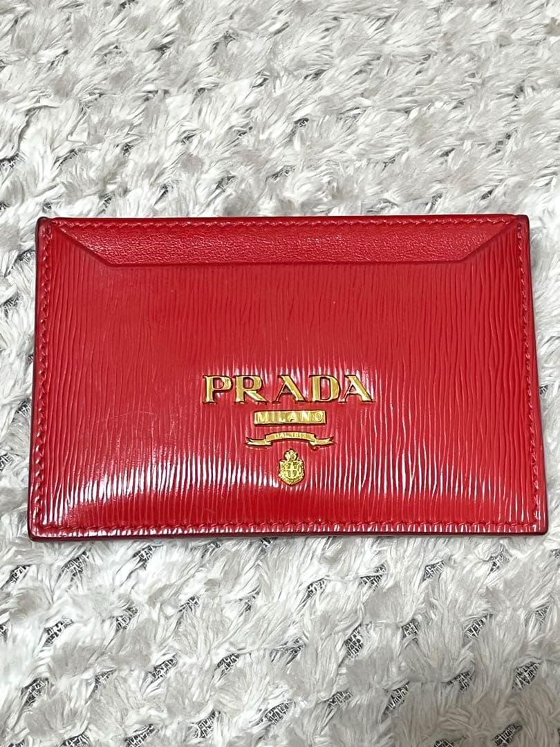 PRADA エピレザー カードケース レッド - メルカリ