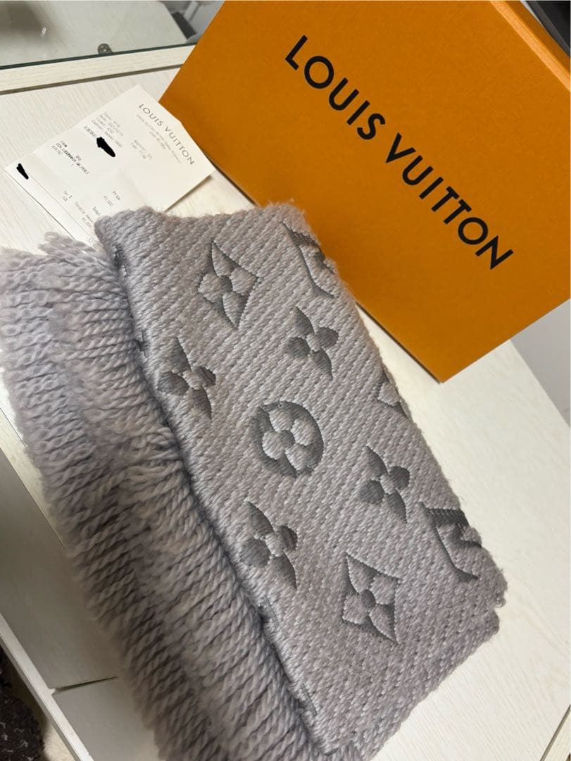 石田文子　LOUIS VUITTON マフラー グレー