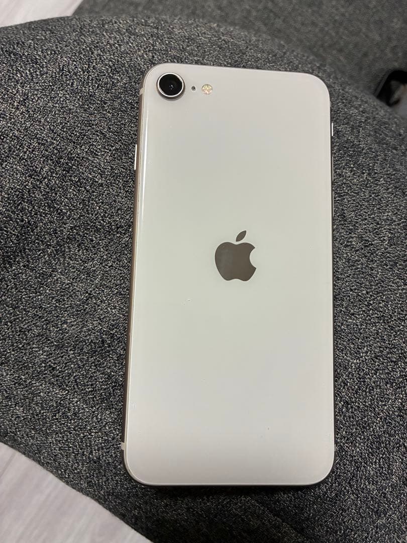 iphone 本体 se 3世代 64 ホワイト - メルカリ