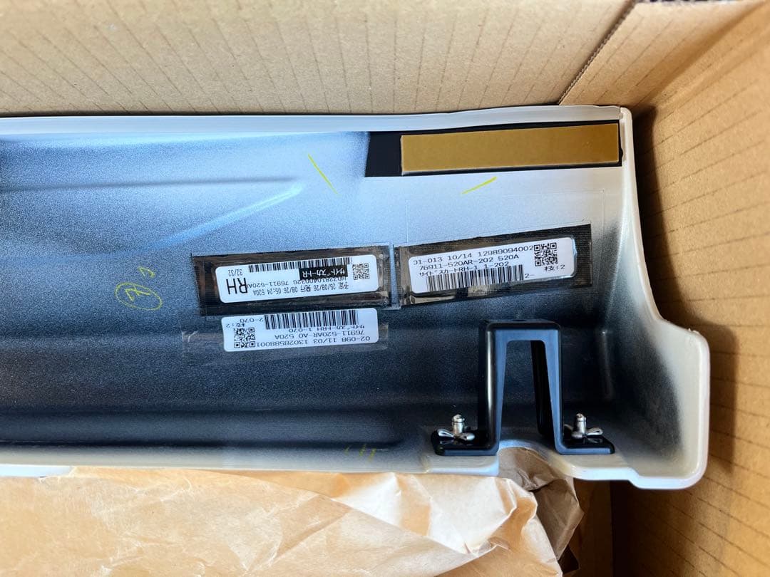 60ハリアー モデリスタサイドスカート 右側 070ホワイト 取り付け金具