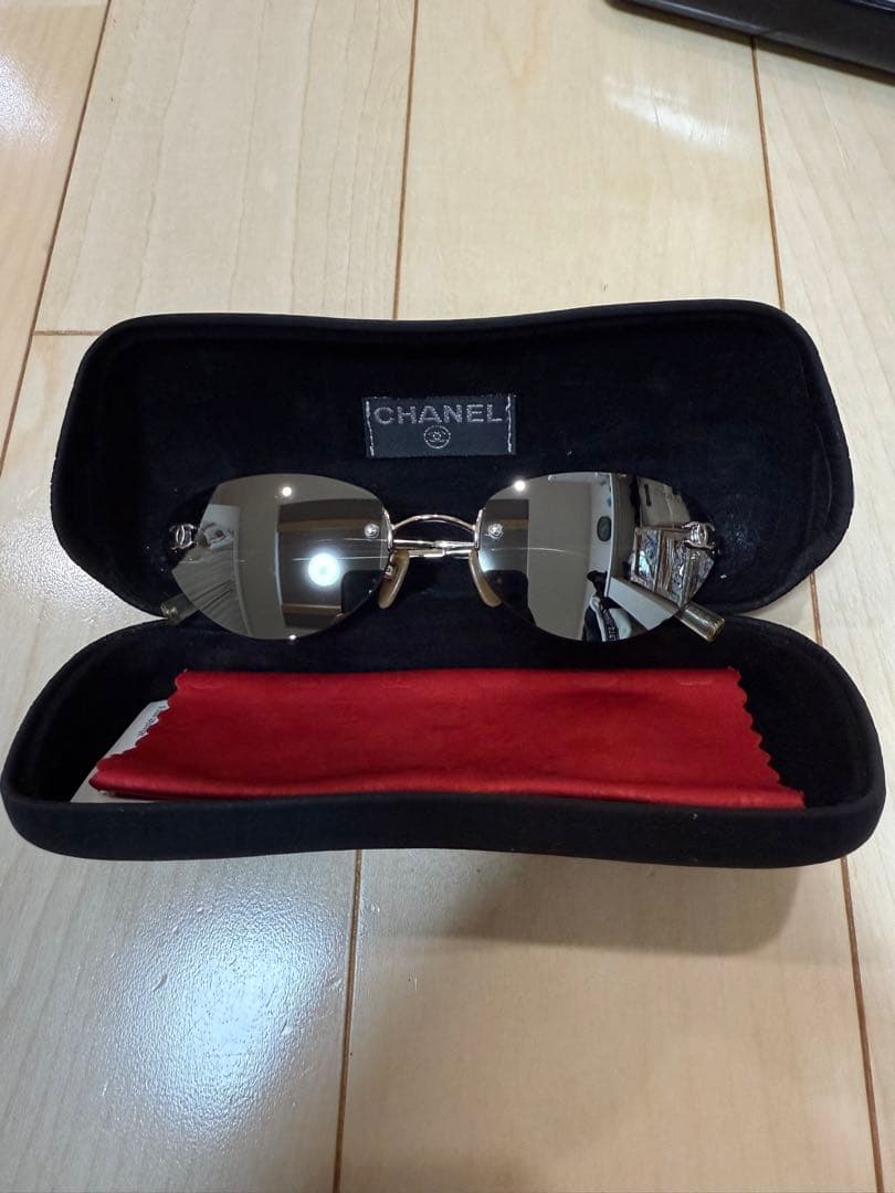 「CHANEL シャネル サングラス 4003 ココマーク ヴィンテージ」 美品 シャネル サングラス 4003 黒 54□19 ココマーク リムレス - メルカリ