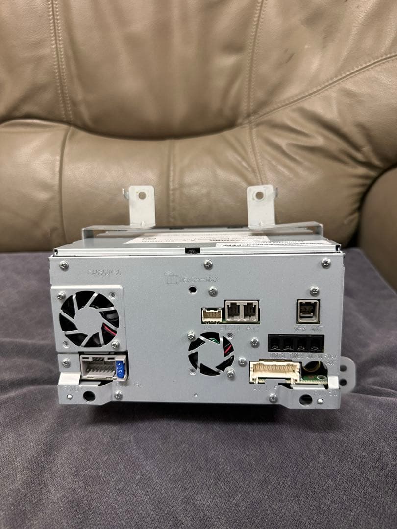 美品 Strada CN-HE01D カーナビ 地図2021年 ブルートゥース