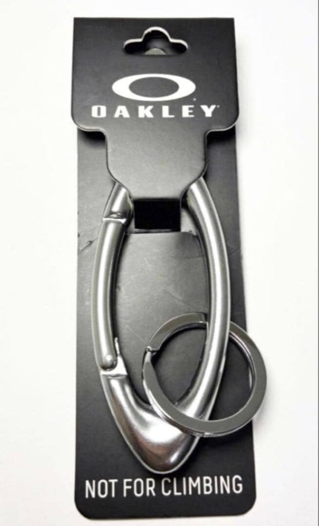 OAKLEY メタルキーホルダー NOT FOR CLIMBING - メルカリ