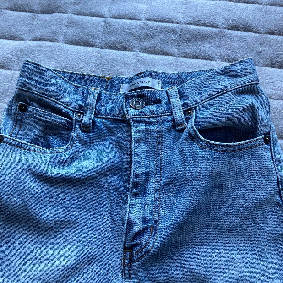MOUSSY ブーツカットデニム ライトブルー - メルカリ