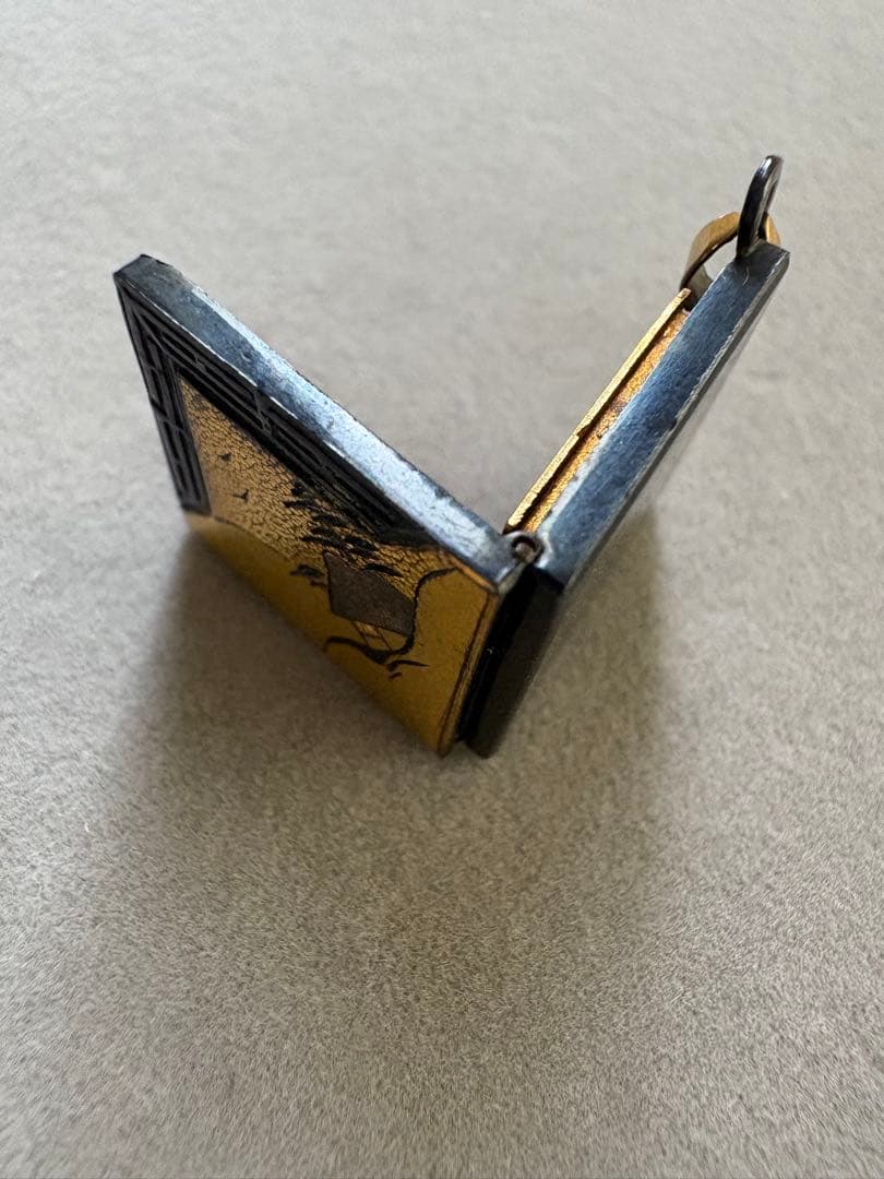 アンティーク ヴィンテージ 金着せ KISE 方位磁針 ロケット ペンダント