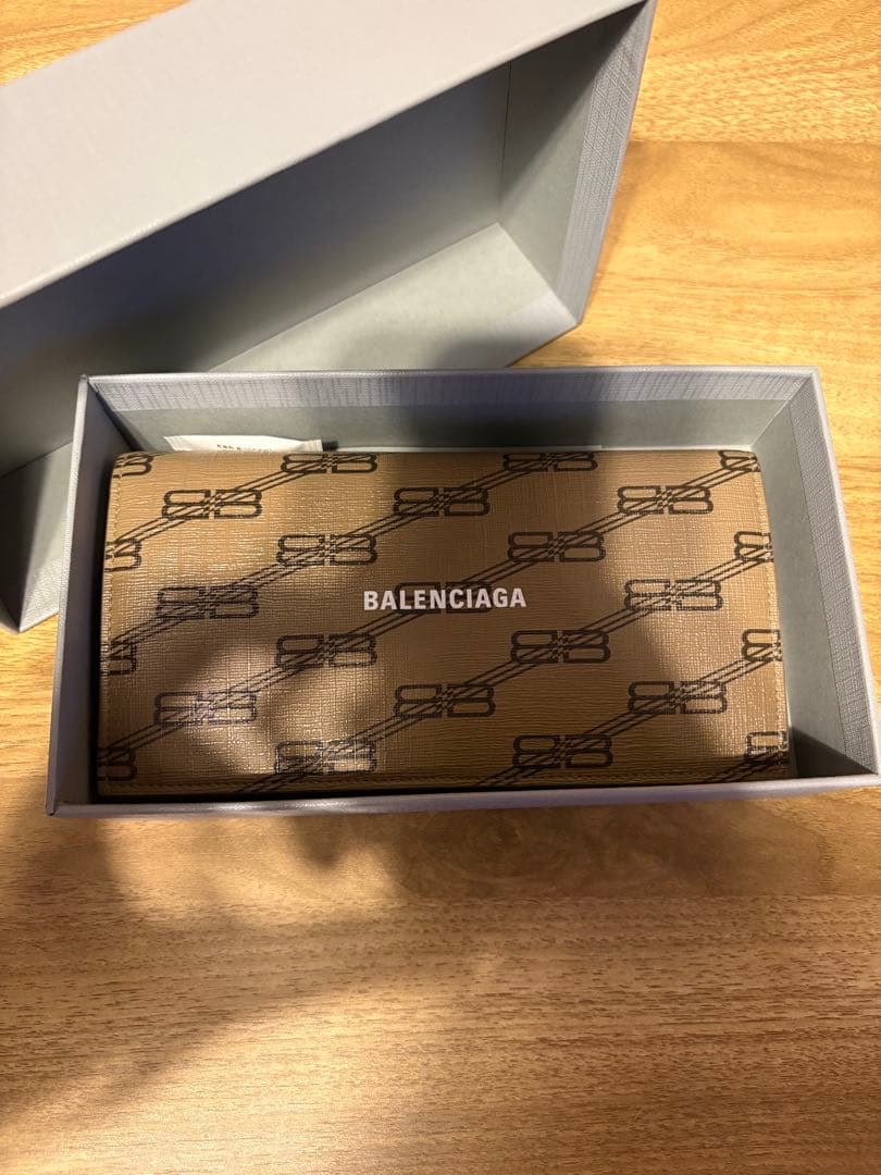 BALENCIAGA ロゴプリント 長財布 ベージュ BALENCIAGA（バレンシアガ） 並行輸入 長財布(ラウンドファスナー