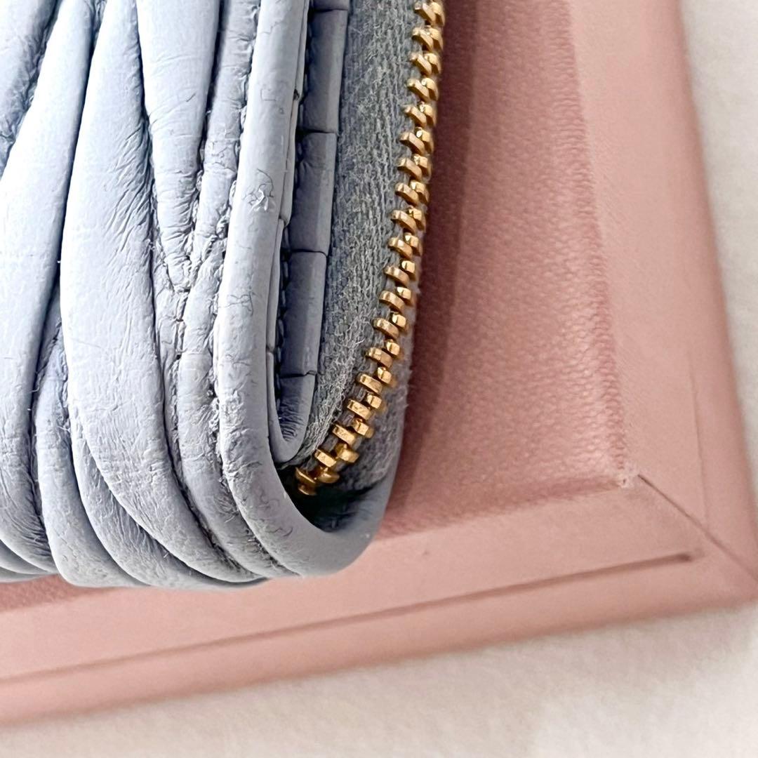 美品 現行 MIUMIU マテラッセ 二つ折り財布 箱付 0203-① - メルカリ