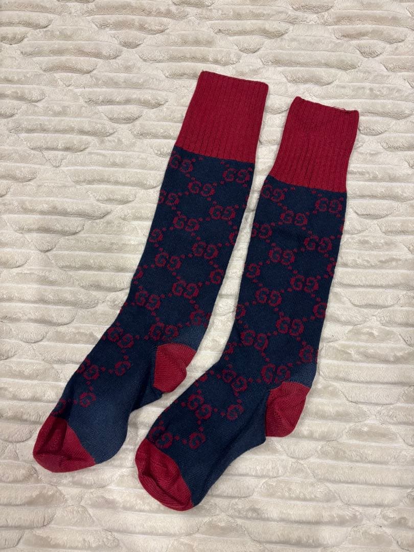 GUCCI GGロゴパターンソックス ネイビー/レッド - メルカリ