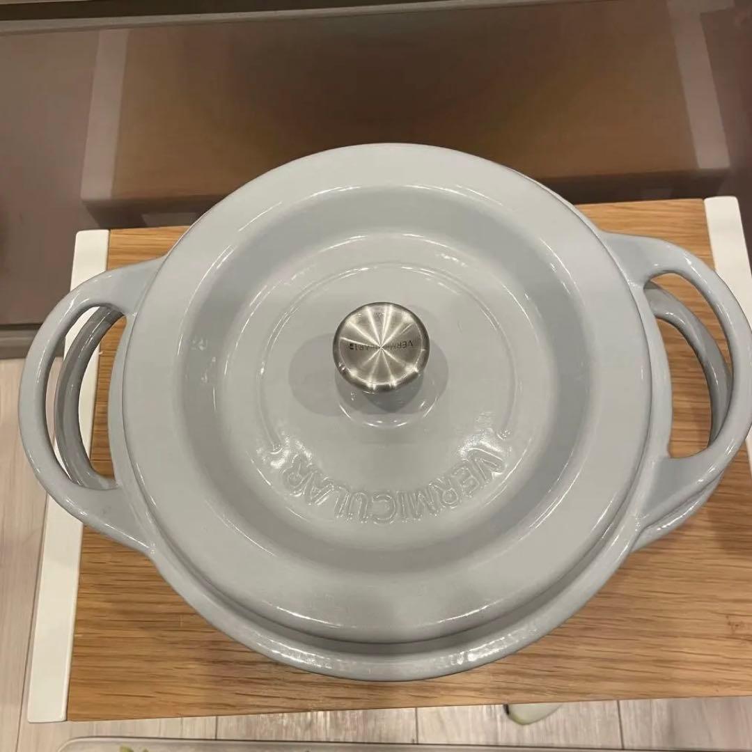 【美品】バーミキュラ 無水鍋 ホーロー鍋 22㎝ ストーン Amazon｜バーミキュラ 鋳物ホーロー鍋 22cm マットブラック 無水調理