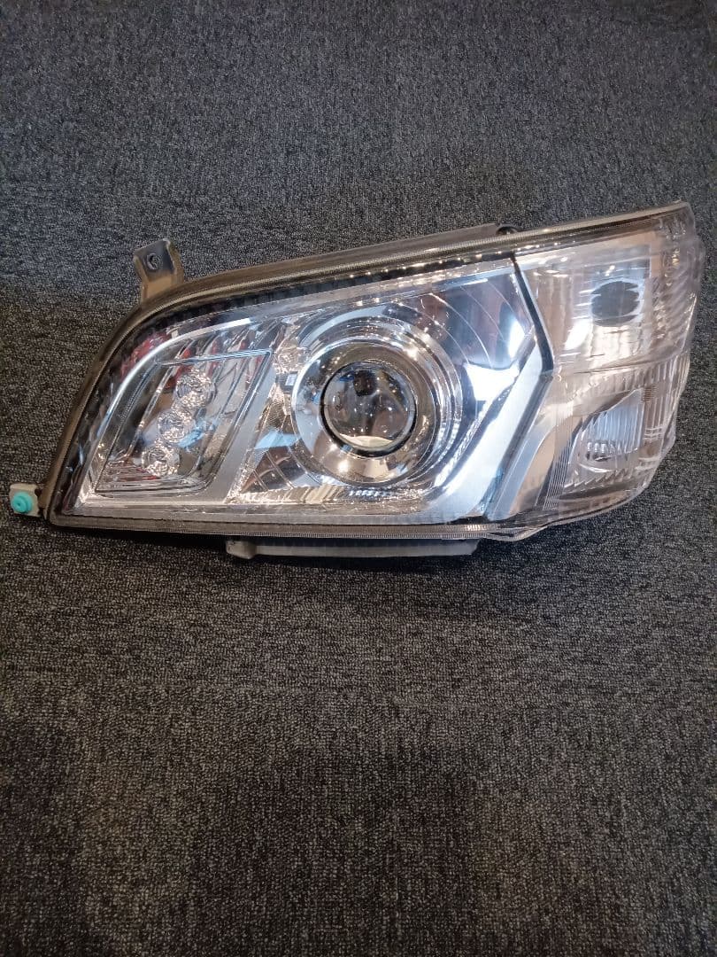 TOYOTAダイナ　ヘッドライト ジャンク