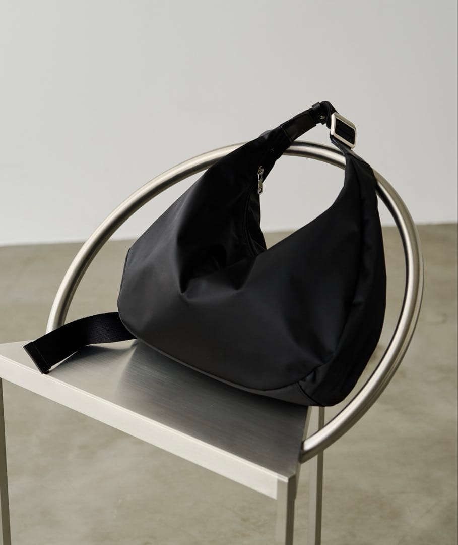 超美品ラシット今期 A4入るラウンドビッグショルダーバッグ - メルカリ