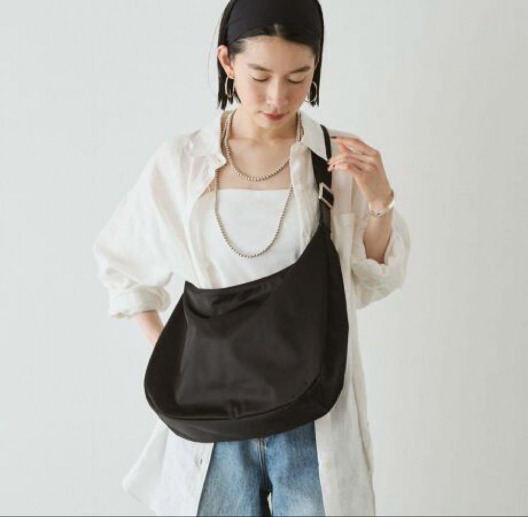 超美品ラシット今期 A4入るラウンドビッグショルダーバッグ - メルカリ