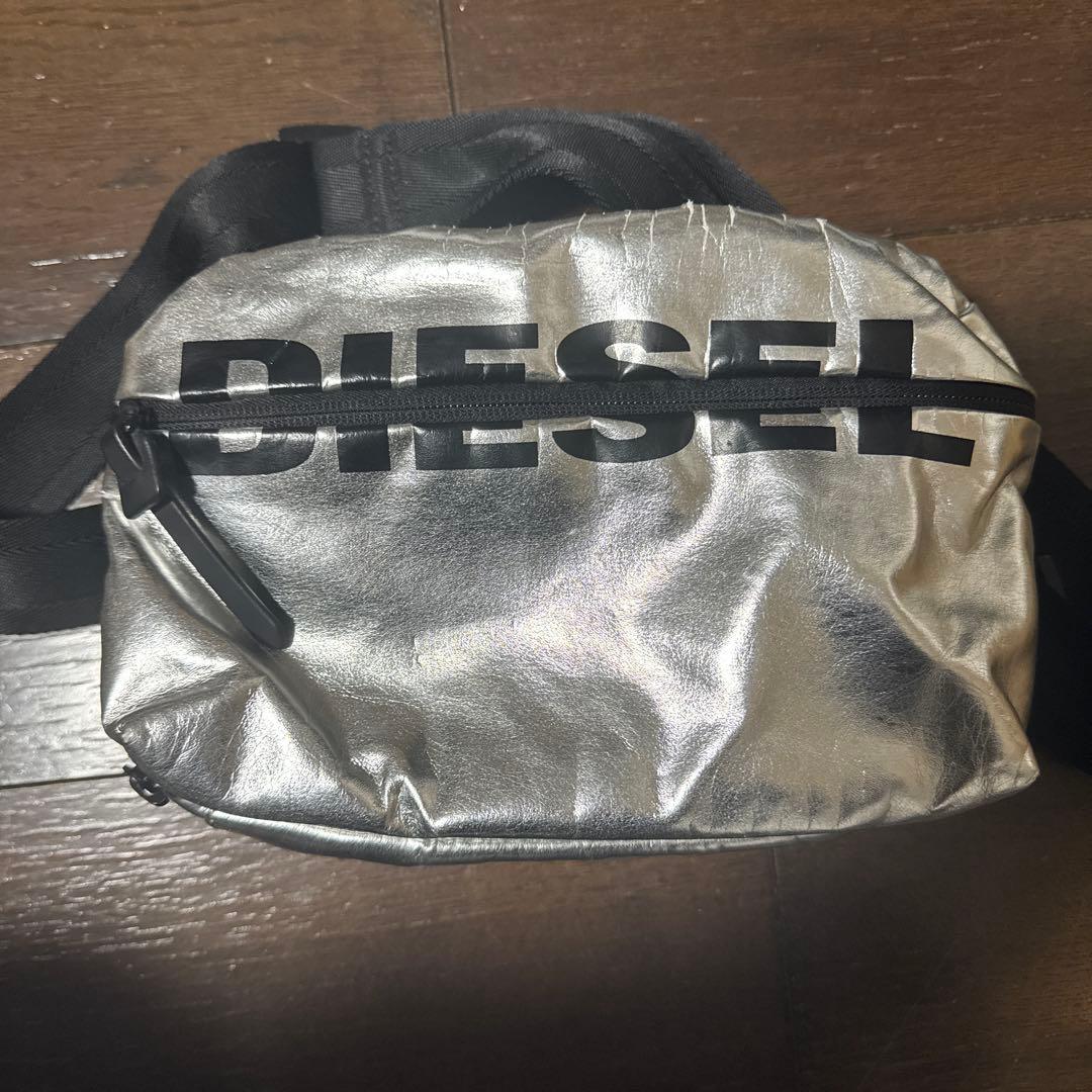 DIESEL シルバーショルダーバッグ - メルカリ