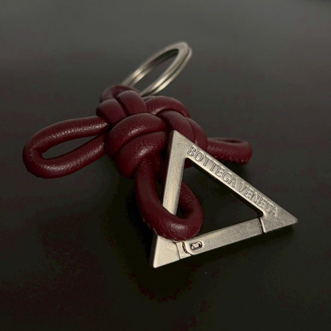 美品 ボッテガヴェネタ キーリング キーホルダー レザー トライアングル ボッテガヴェネタ(BOTTEGA VENETA)ボッテガヴェネタ トライアングル