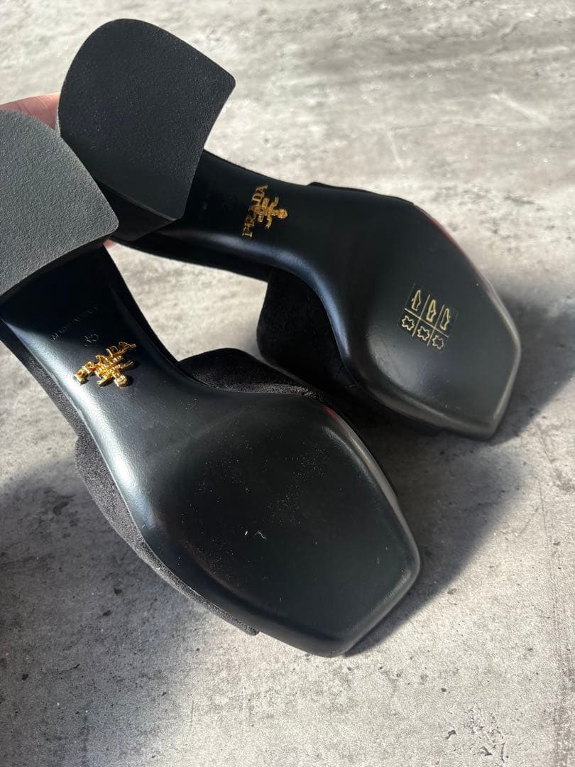 カートン未開封 PRADA ステッチ￼スエード￼サンダル ブラック 1XX583